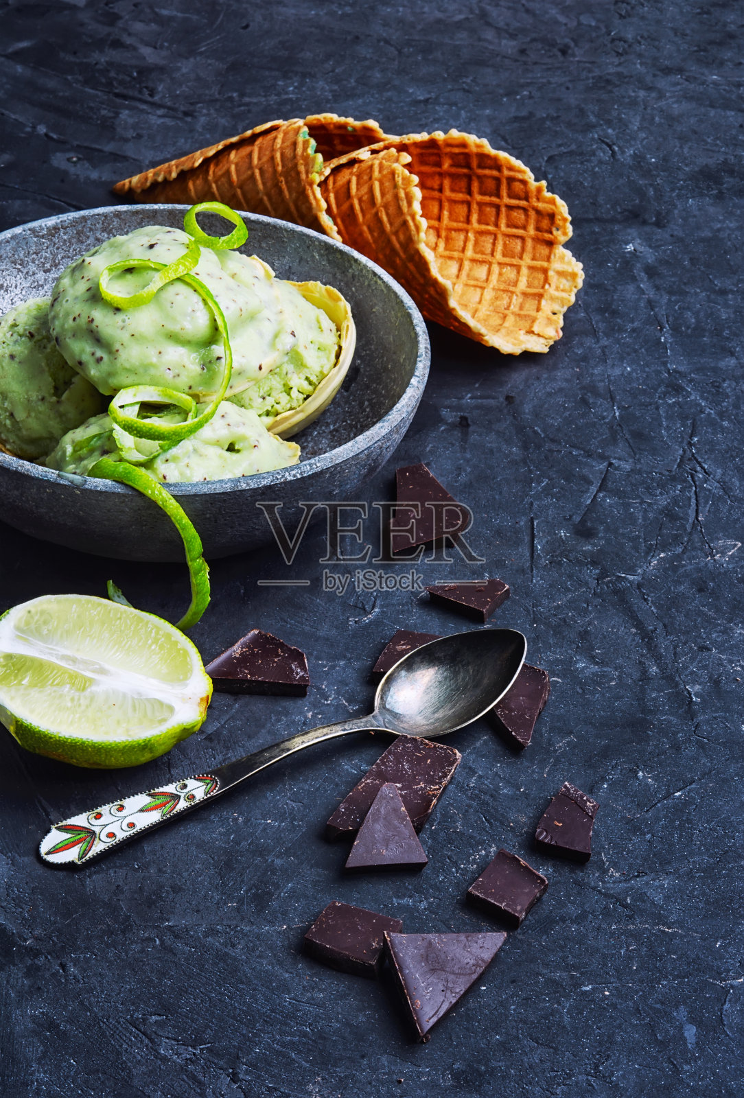 夏天的冰淇淋照片摄影图片