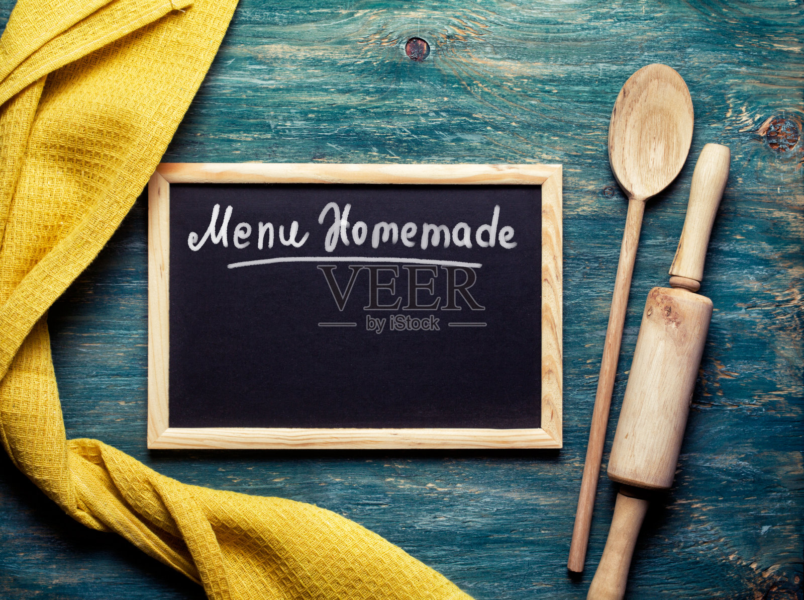 厨房工具和黑板上的文字照片摄影图片