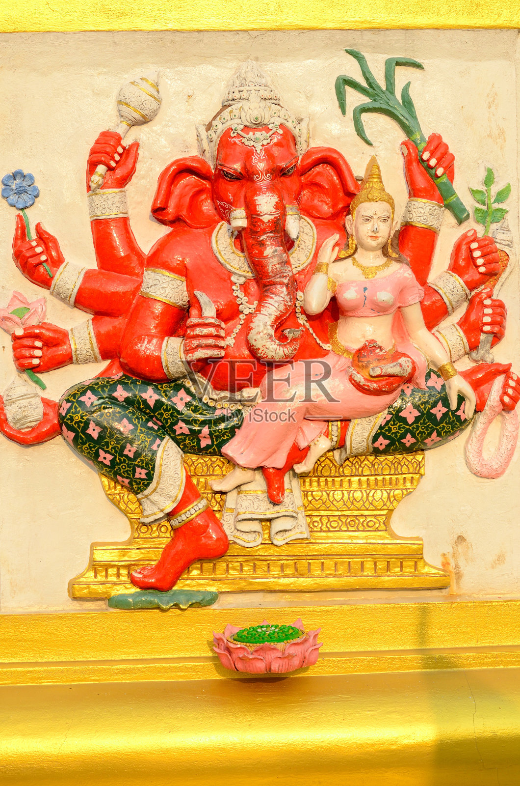 庙中的人照片摄影图片