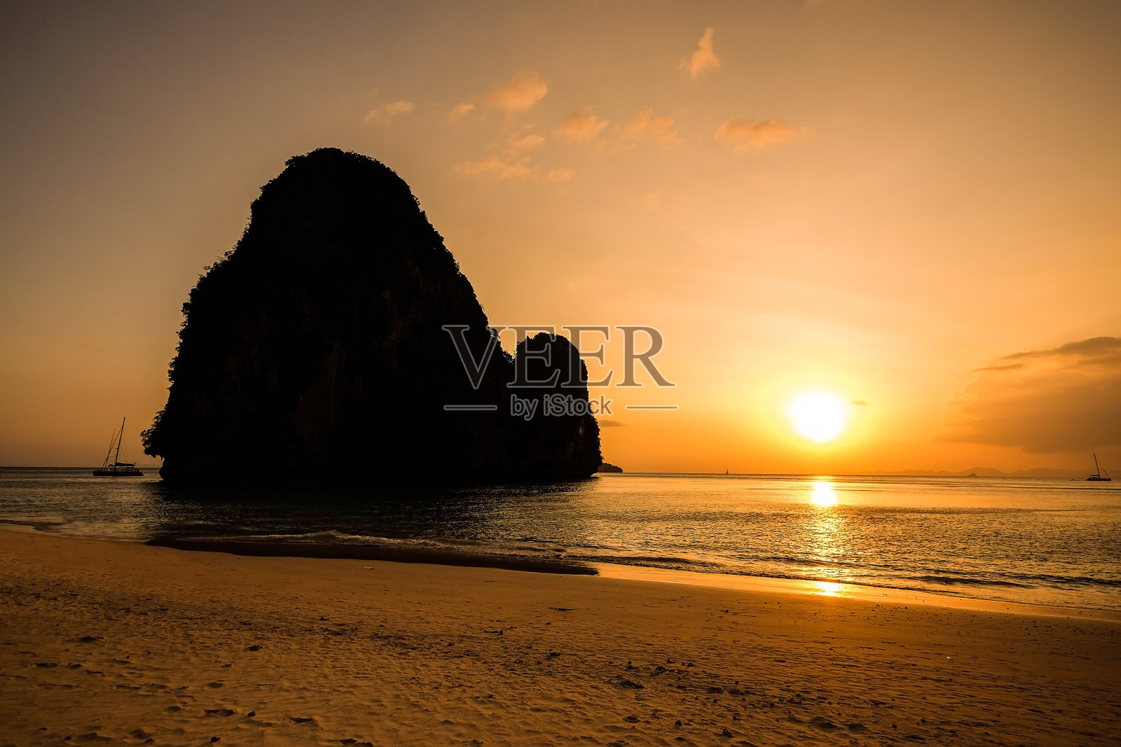 泰国甲米的日落和海滩照片摄影图片