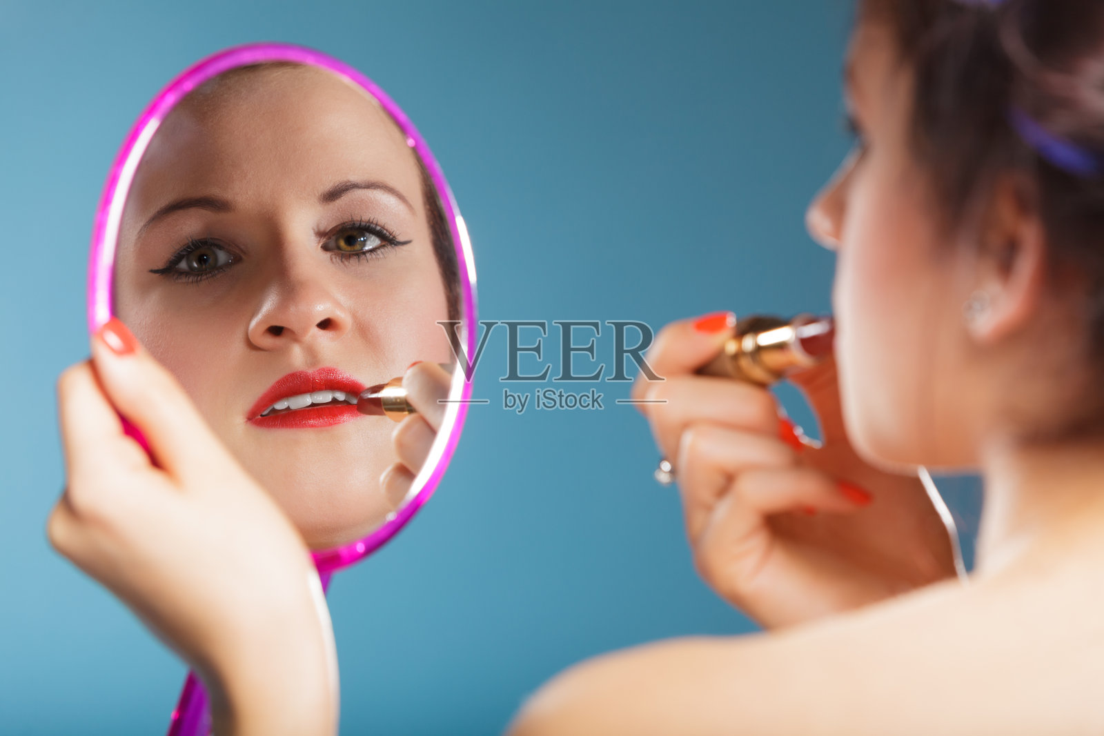 涂红色口红的女人照片摄影图片