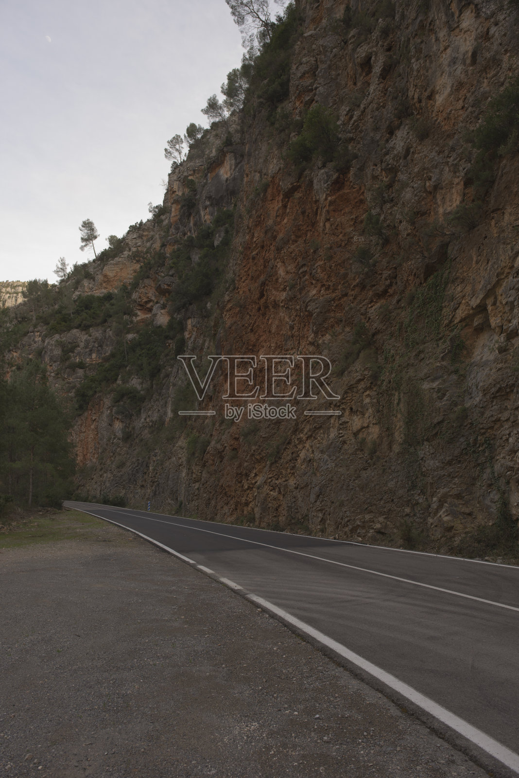 城堡鲁迪恩特周围的景观照片摄影图片