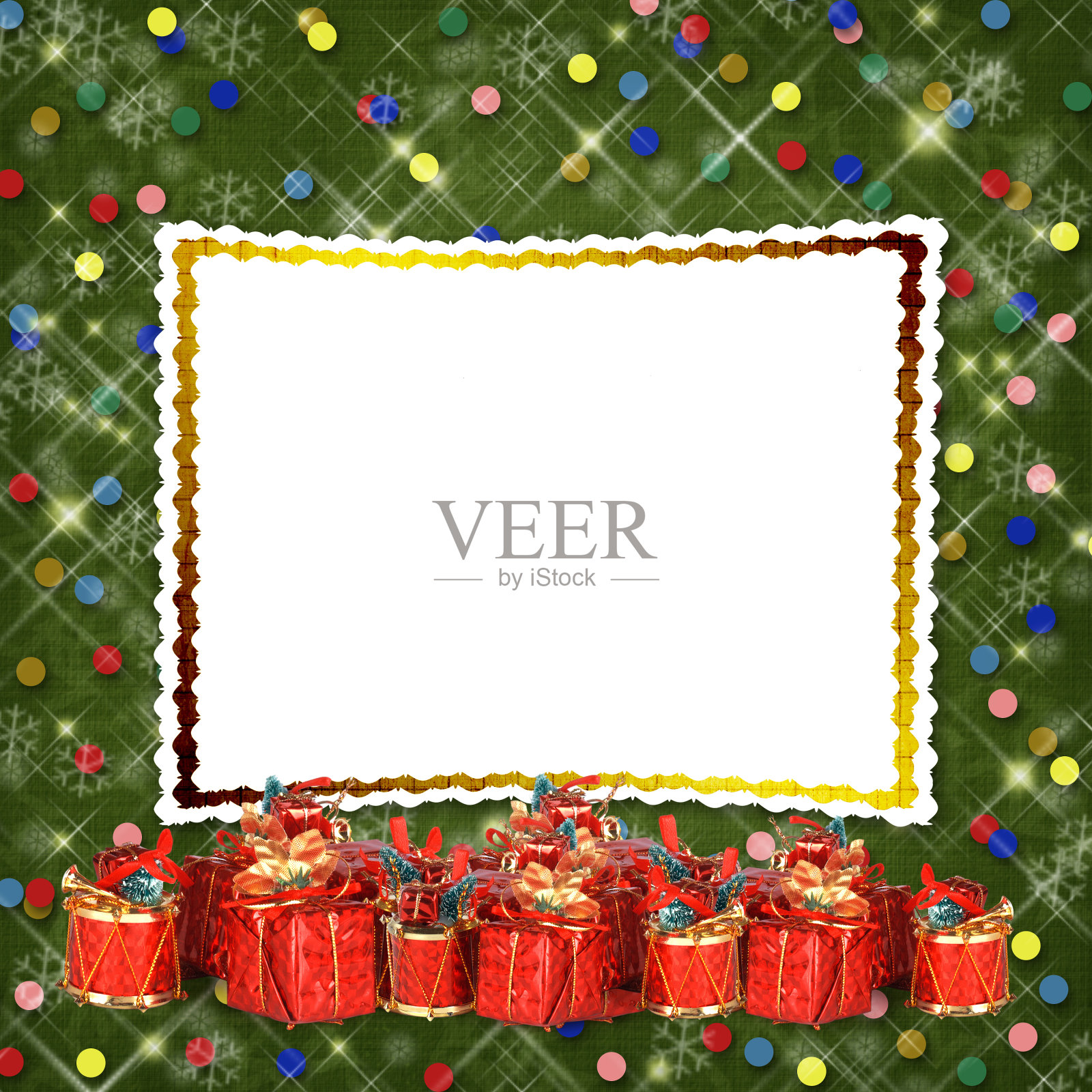 绿色背景上有礼物的圣诞贺卡照片摄影图片