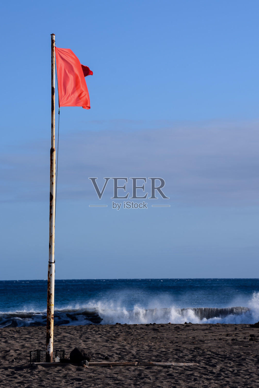 巨浪冲击着海岸照片摄影图片