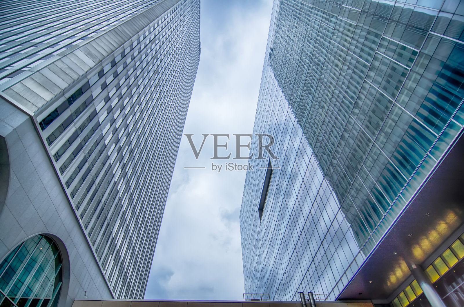 塔尔萨城市的天际线周围的市中心街道照片摄影图片