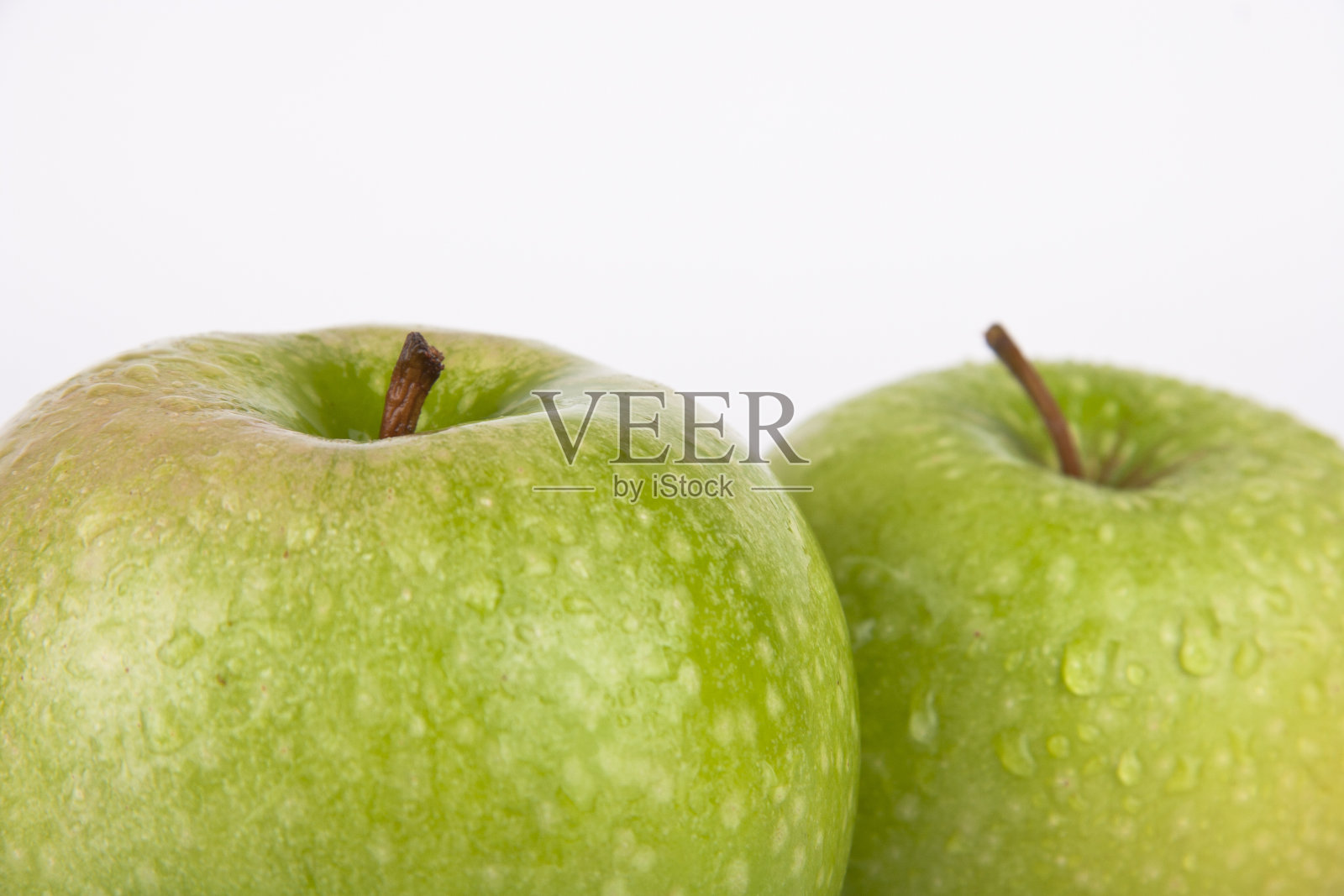 新鲜多汁的绿苹果配白苹果照片摄影图片