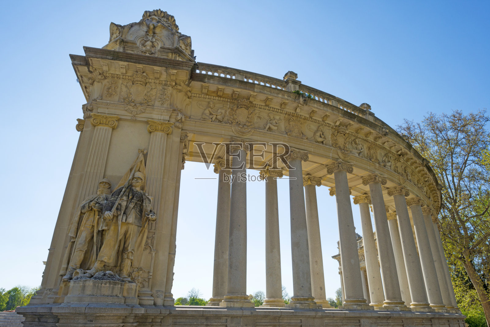 马德里雷蒂罗公园的柱廊照片摄影图片