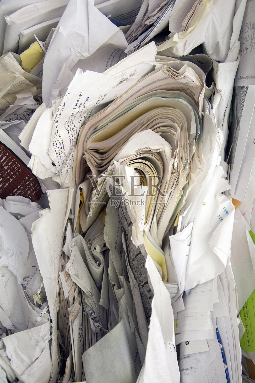 纸张已堆好,可供回收利用照片摄影图片