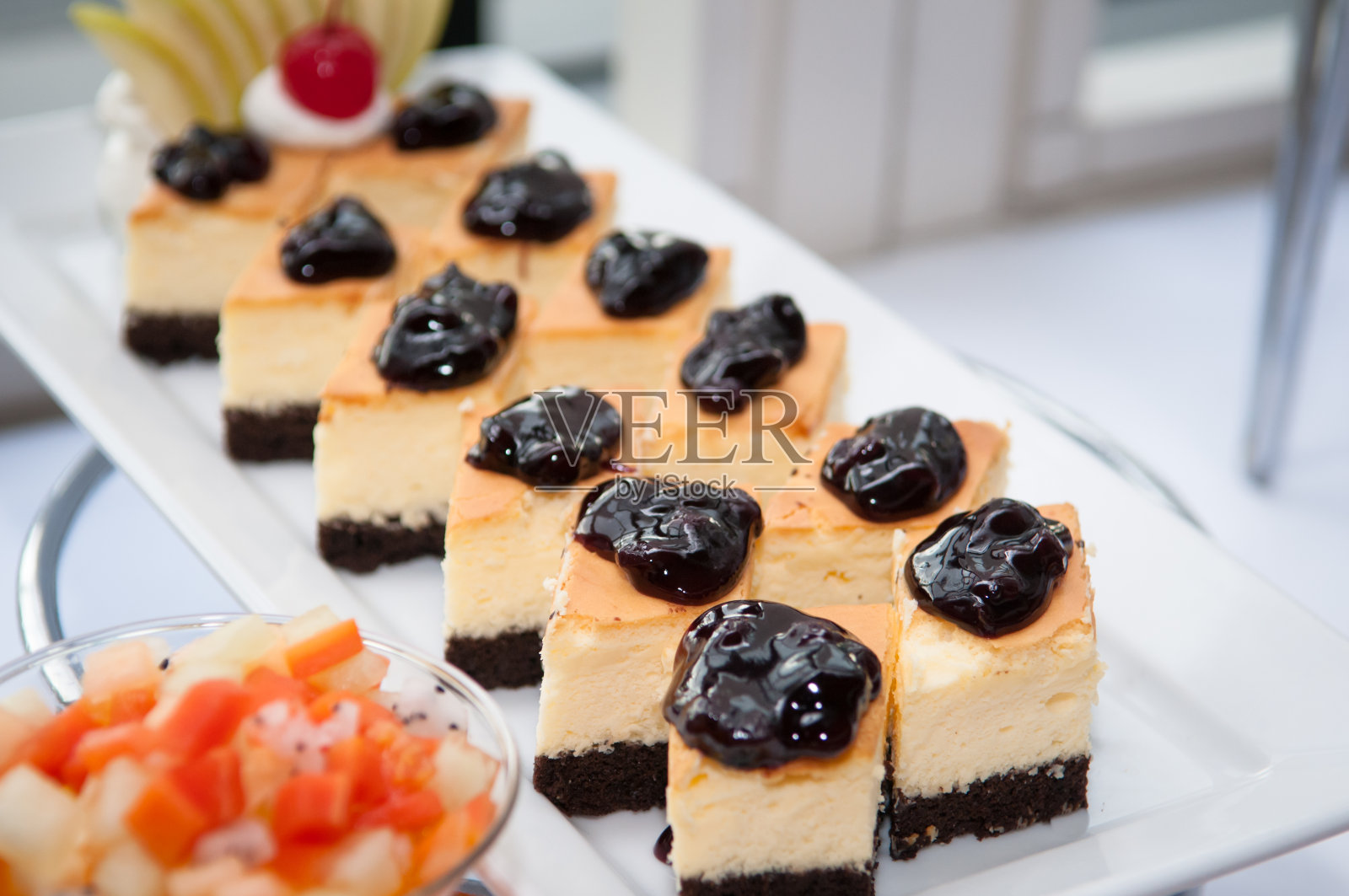 多层蓝莓蛋糕照片摄影图片