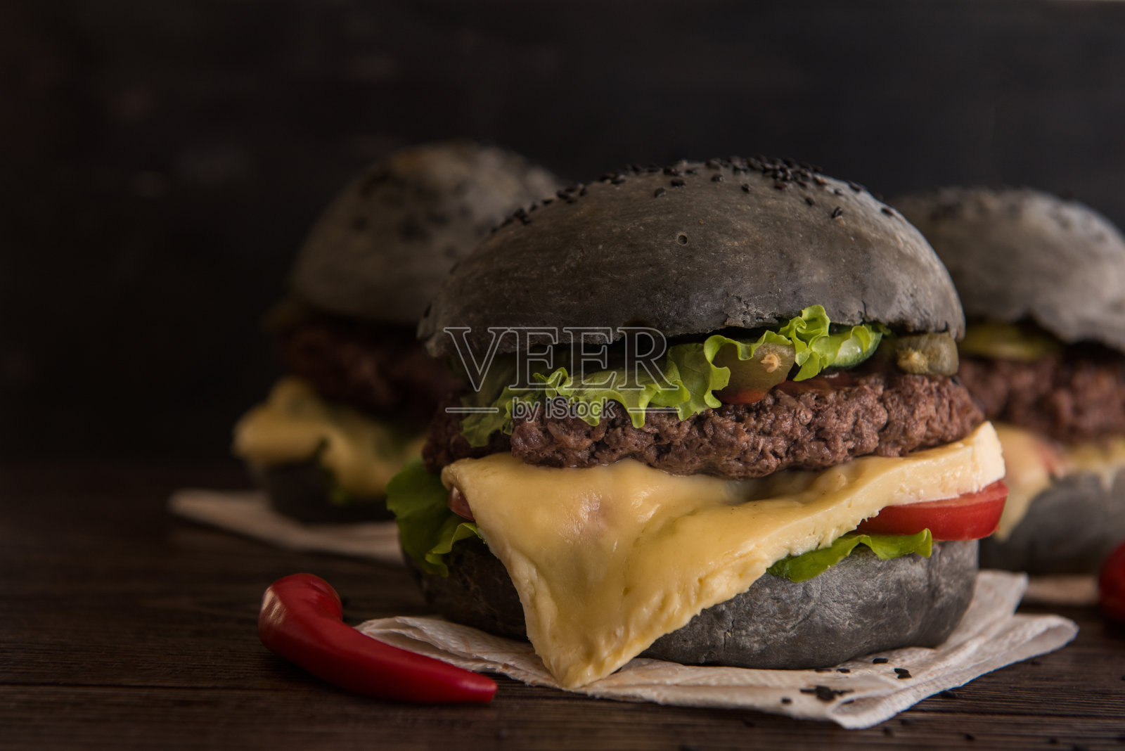 大号黑色汉堡照片摄影图片