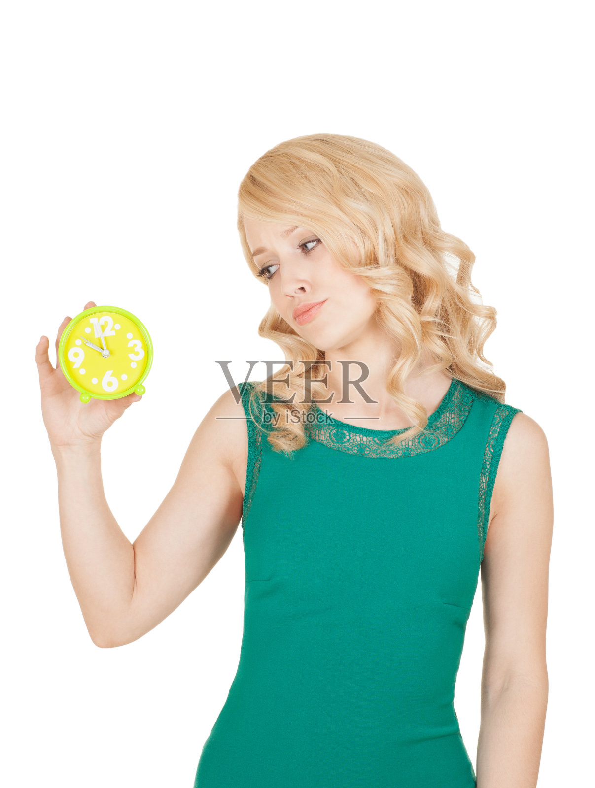 不幸的年轻女子惊恐地看着闹钟照片摄影图片