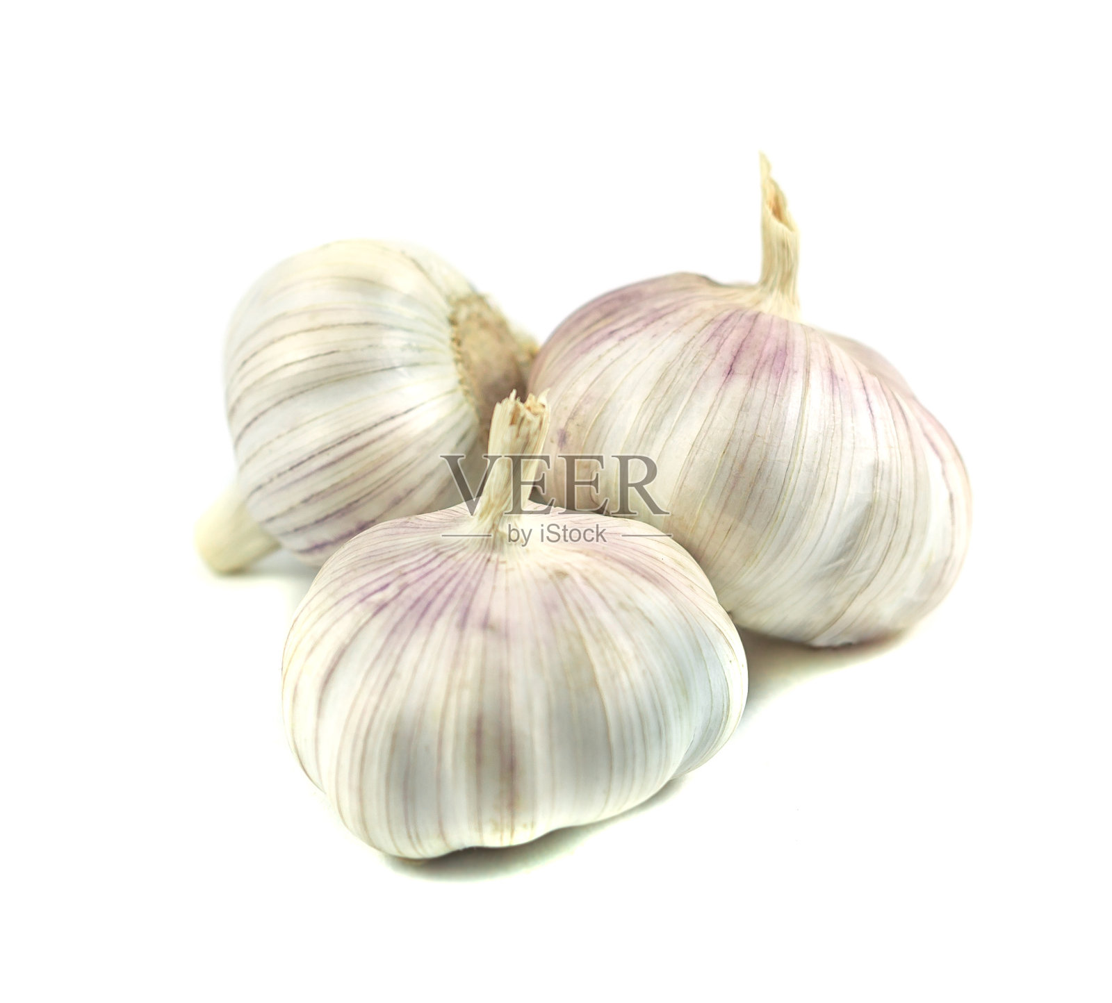 三个大蒜孤立在白色背景上照片摄影图片
