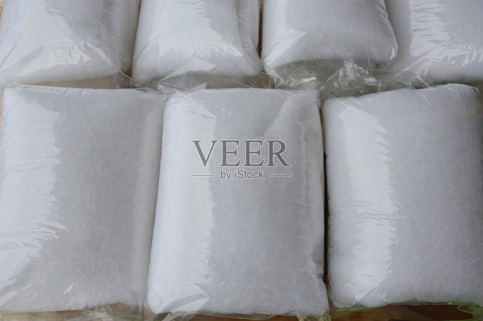 过滤鱼缸用玻璃纤维,塑料袋包装照片摄影图片