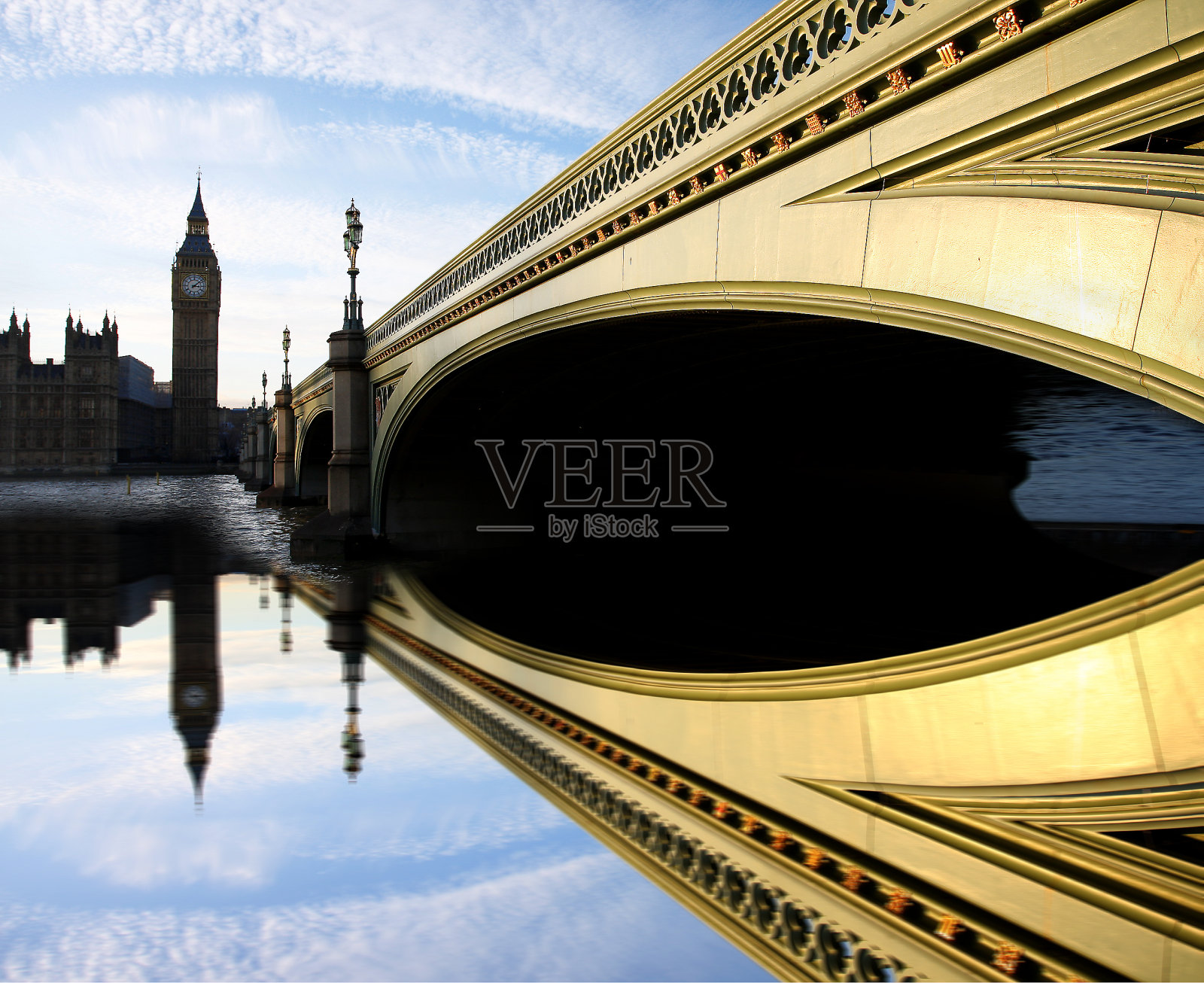 英国伦敦著名的带桥的大本钟照片摄影图片