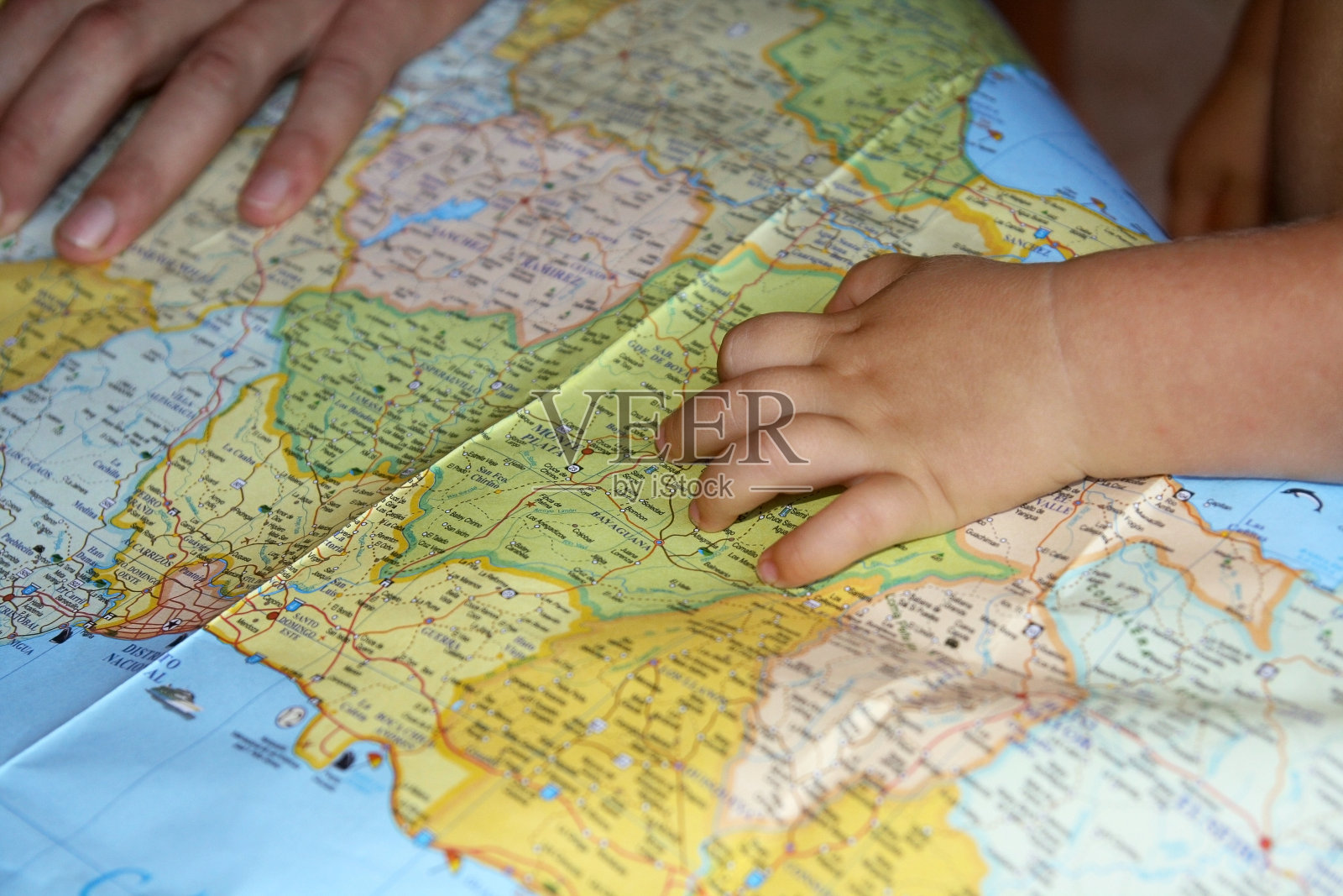 手在地图照片摄影图片