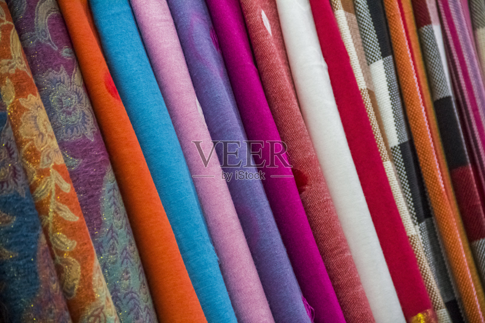 云南少数民族特色围巾照片摄影图片