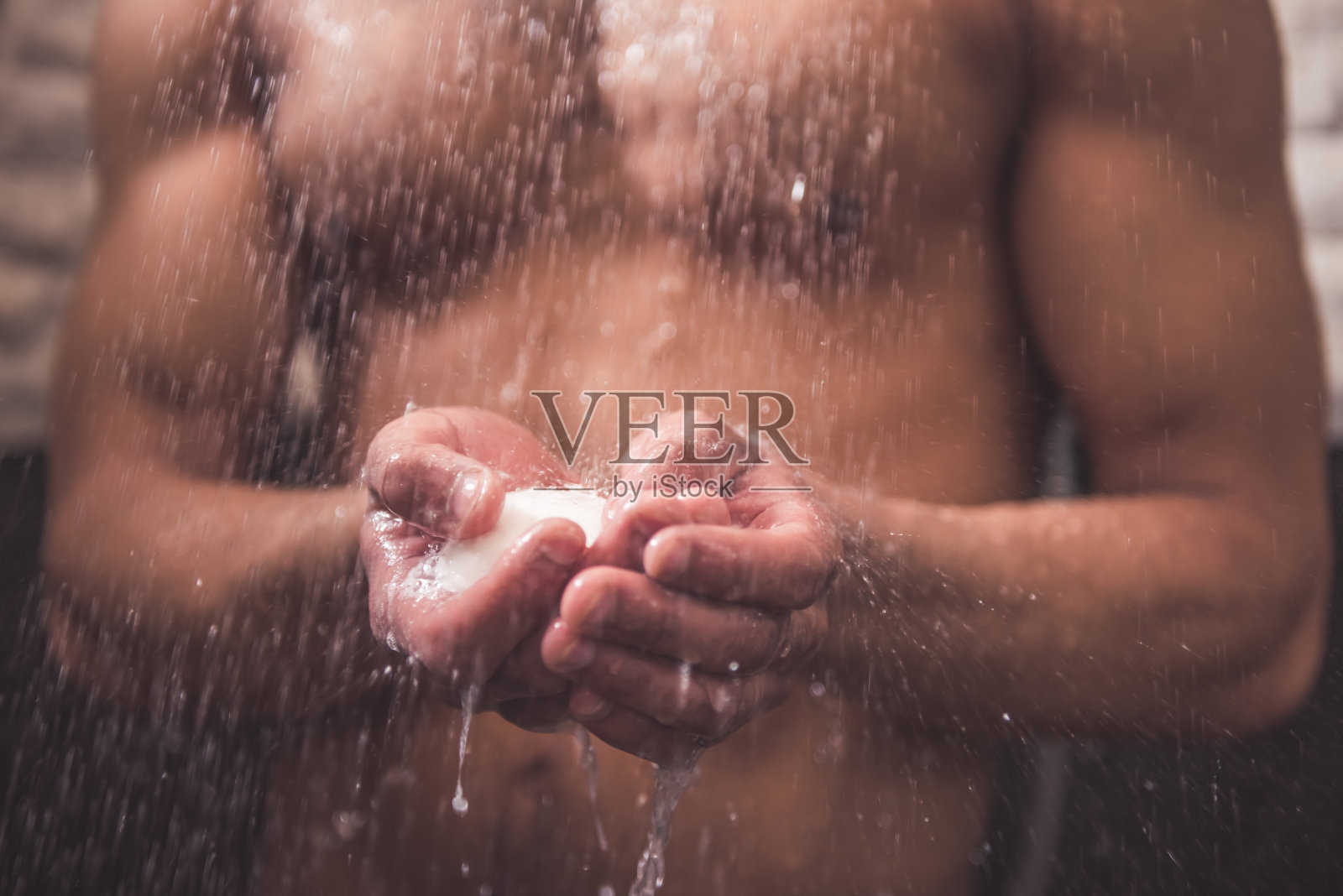 洗澡的美国黑人照片摄影图片