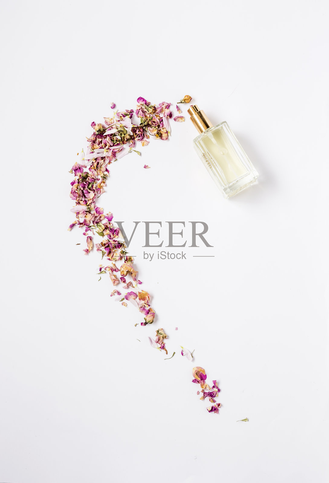 花卉图案有几朵彩色的花和香水瓶照片摄影图片