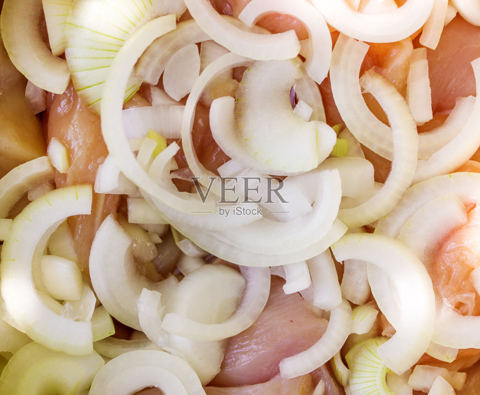 用鸡柳做成的腌羊肉串照片摄影图片