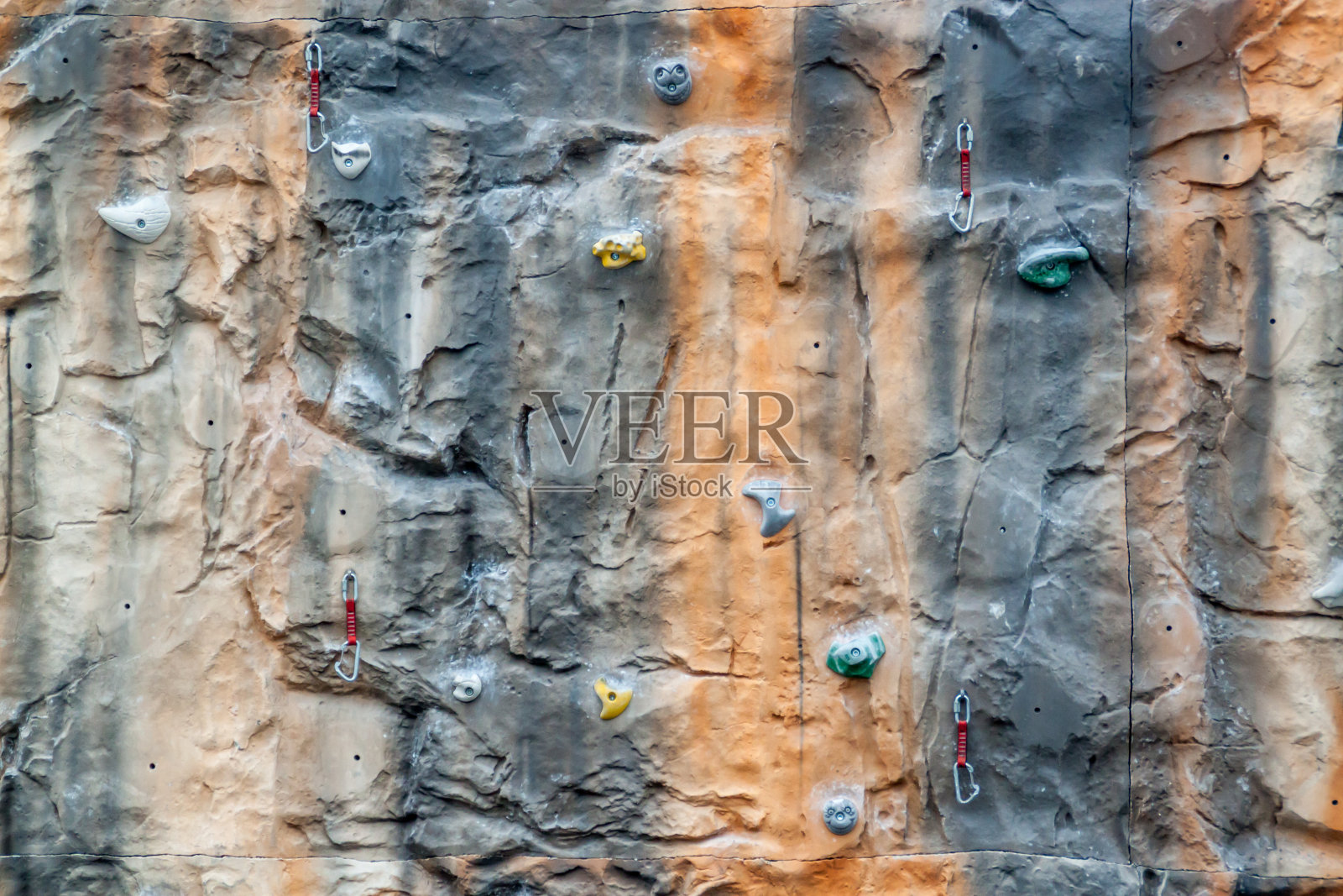 色彩斑斓的攀岩墙照片摄影图片