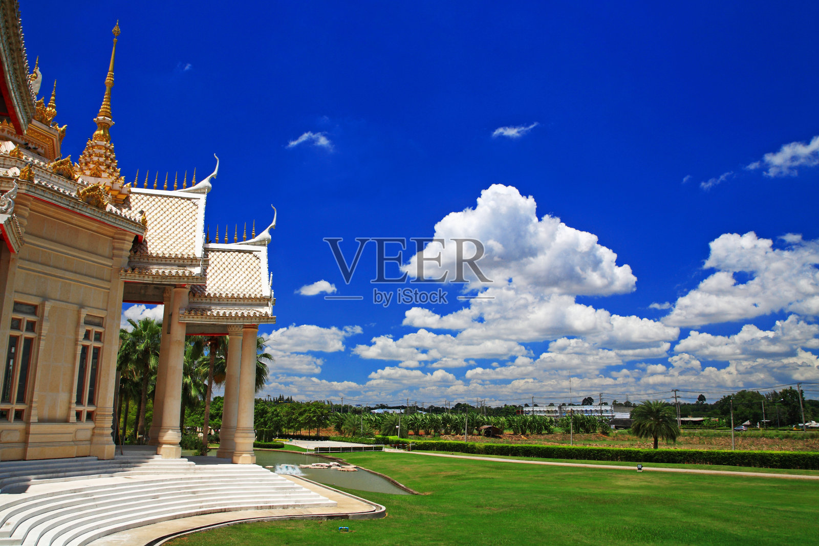 泰国寺庙的标志性建筑,名为寺拉蓬寺照片摄影图片