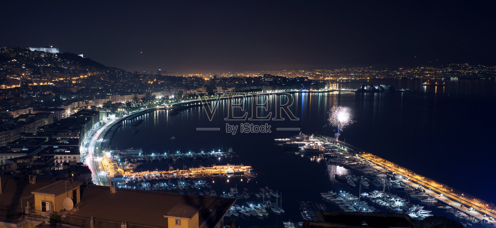 那不勒斯的烟火夜景照片摄影图片