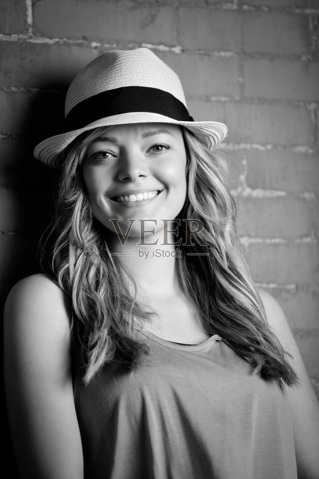 快乐的年轻女子照片摄影图片