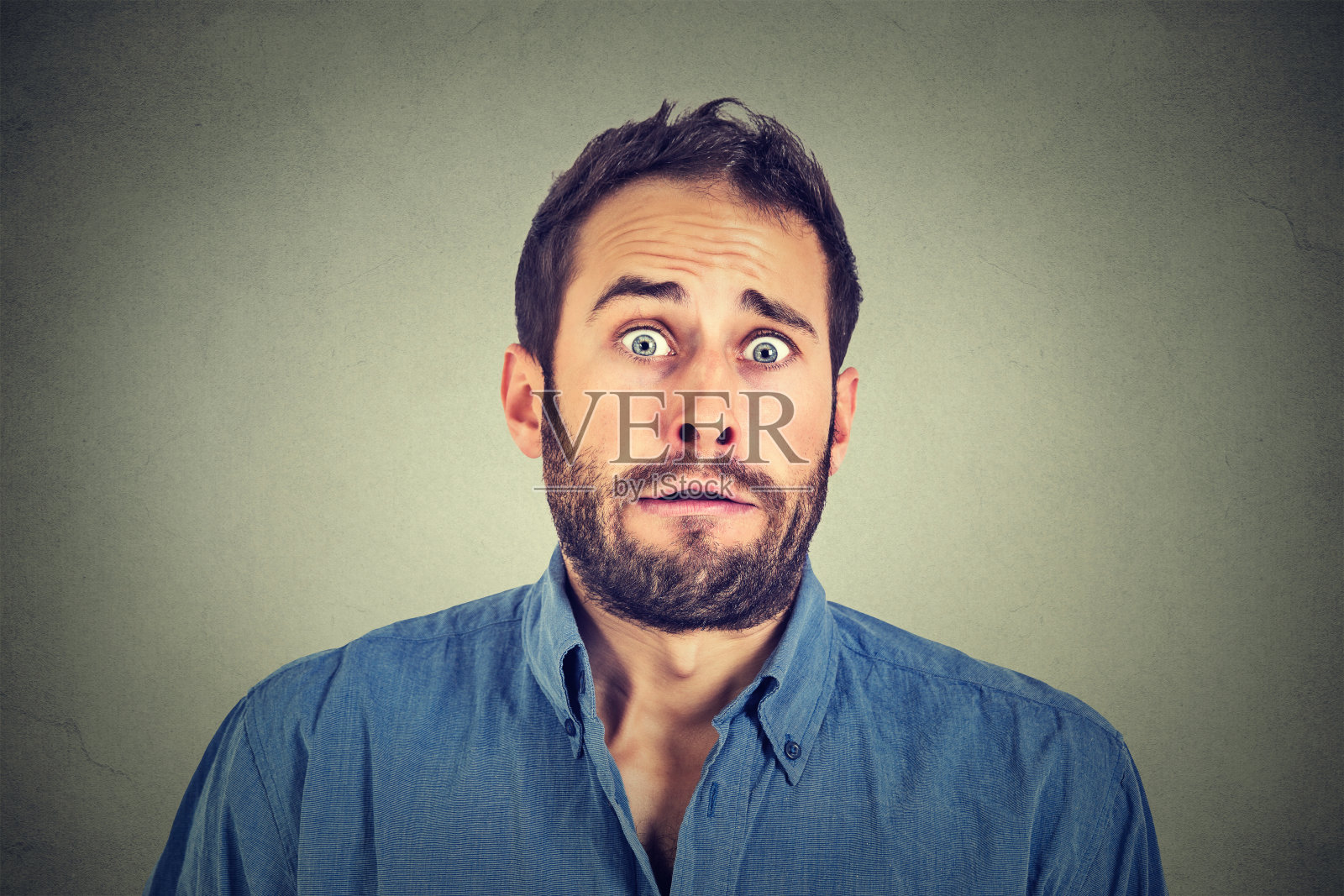 担心害怕的男人照片摄影图片