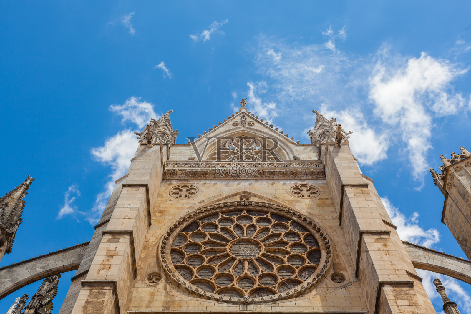 在里昂哥特式大教堂的主玫瑰窗视图照片摄影图片