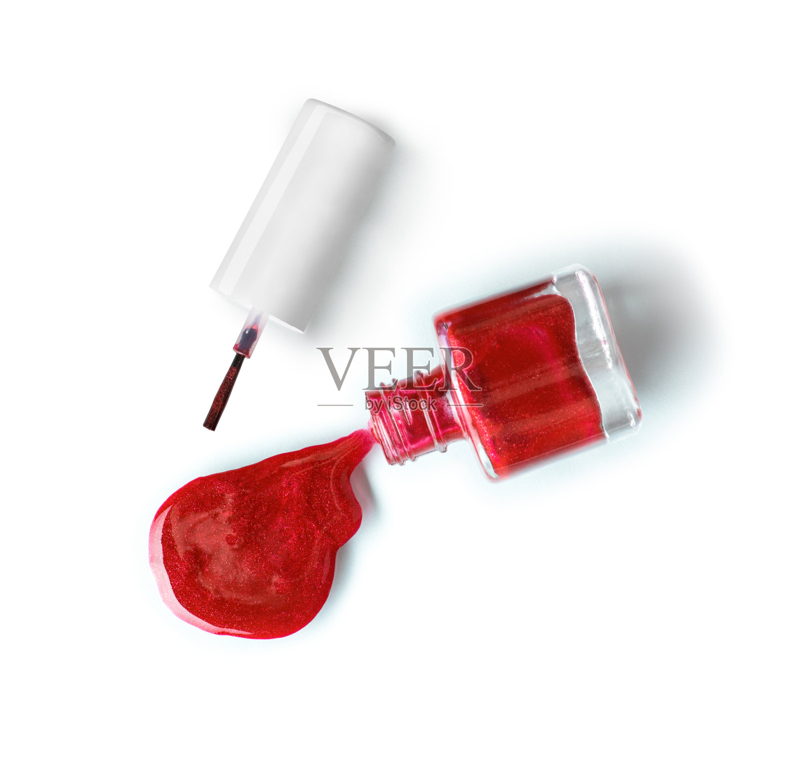 将红色指甲油洒在孤立的白色背景上照片摄影图片