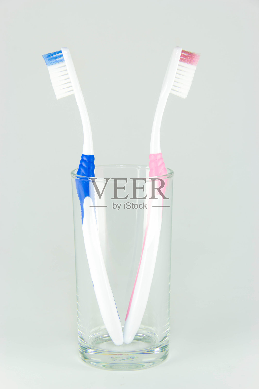 杯子里的牙刷照片摄影图片