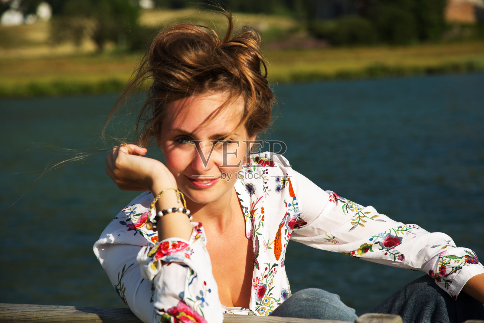 年轻的女人照片摄影图片