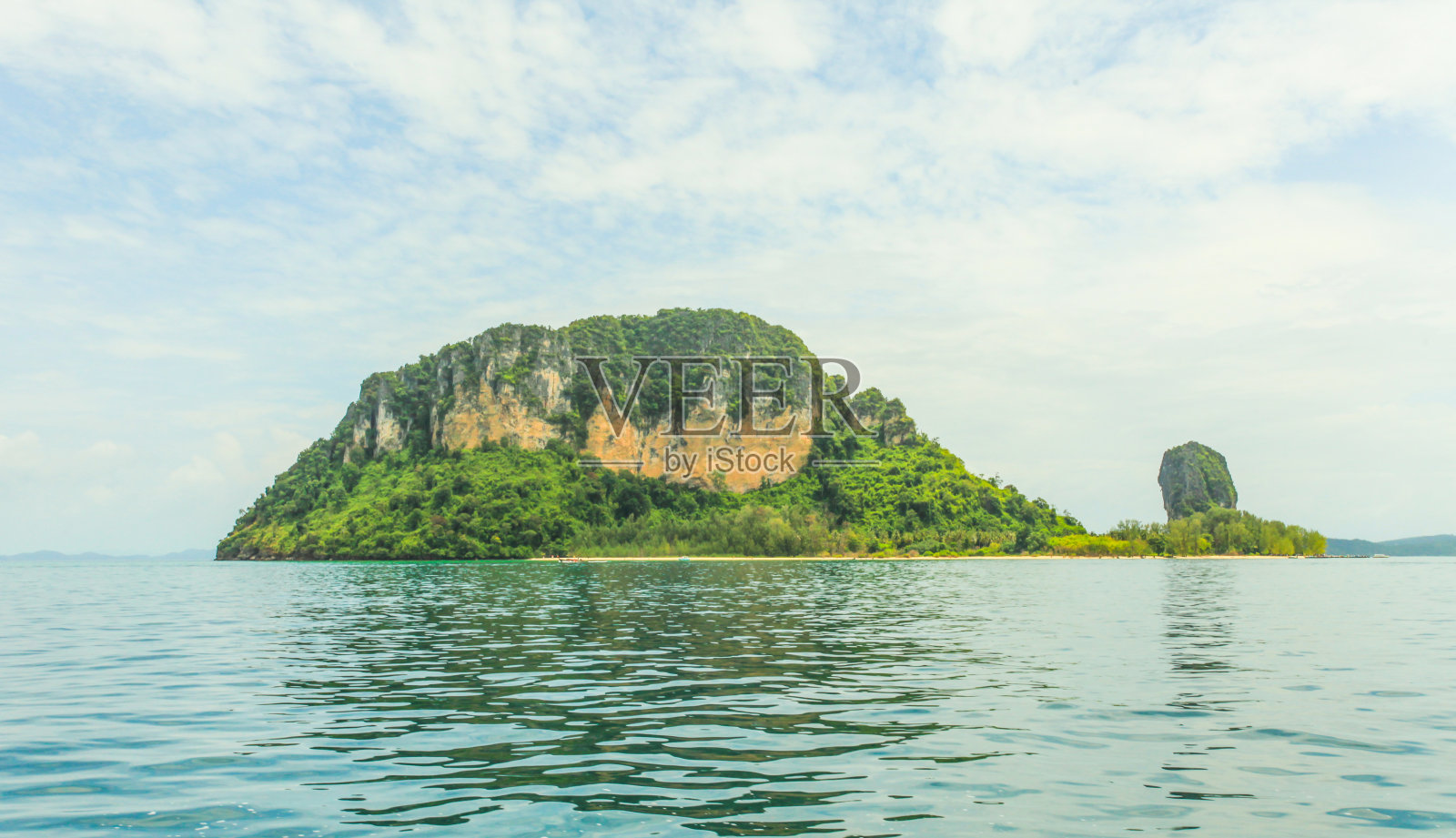 泰国岛与蓝天和大海照片摄影图片