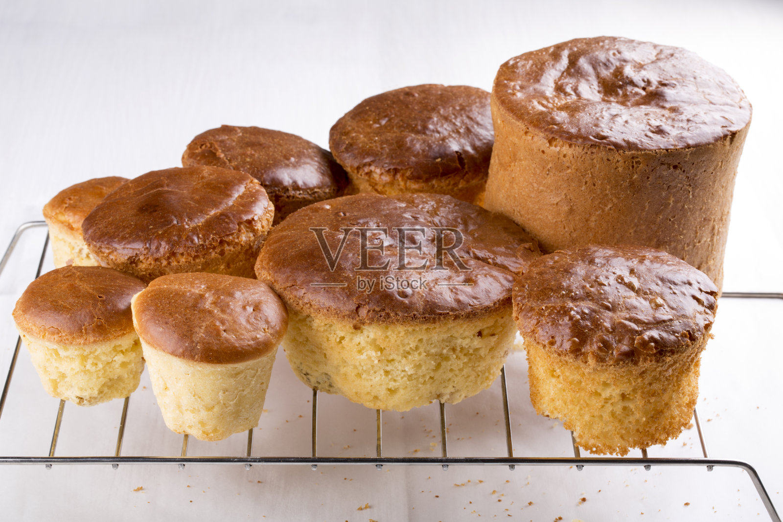 新鲜出炉的甜面包照片摄影图片