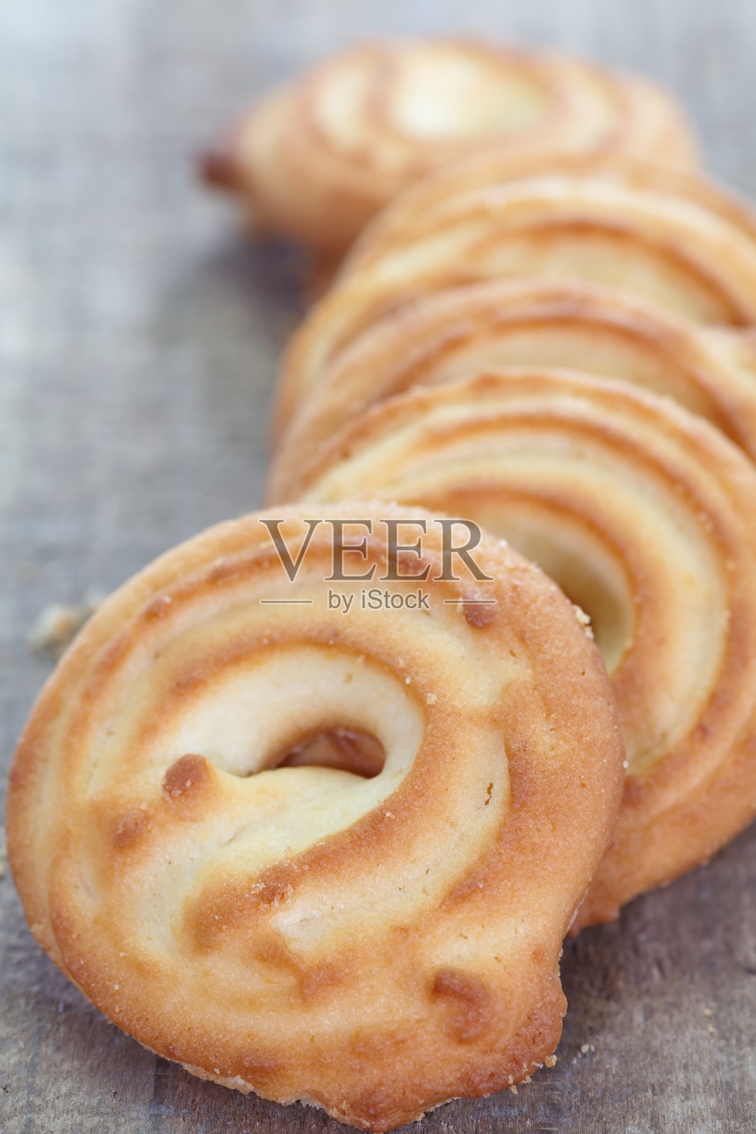 近距离黄油曲奇孤立的木材背景照片摄影图片