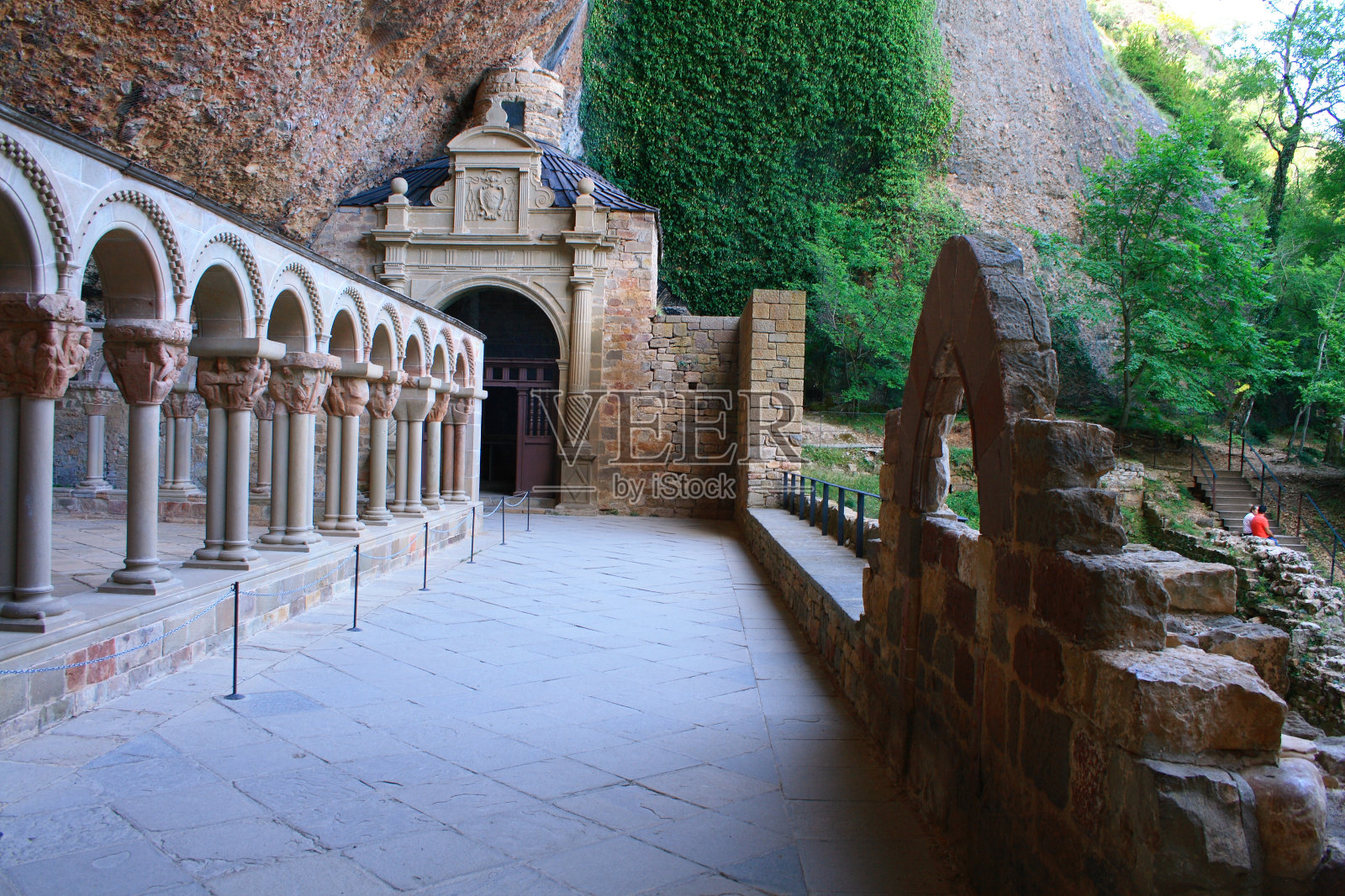 西班牙韦斯卡的圣胡安德拉佩纳修道院的修道院照片摄影图片