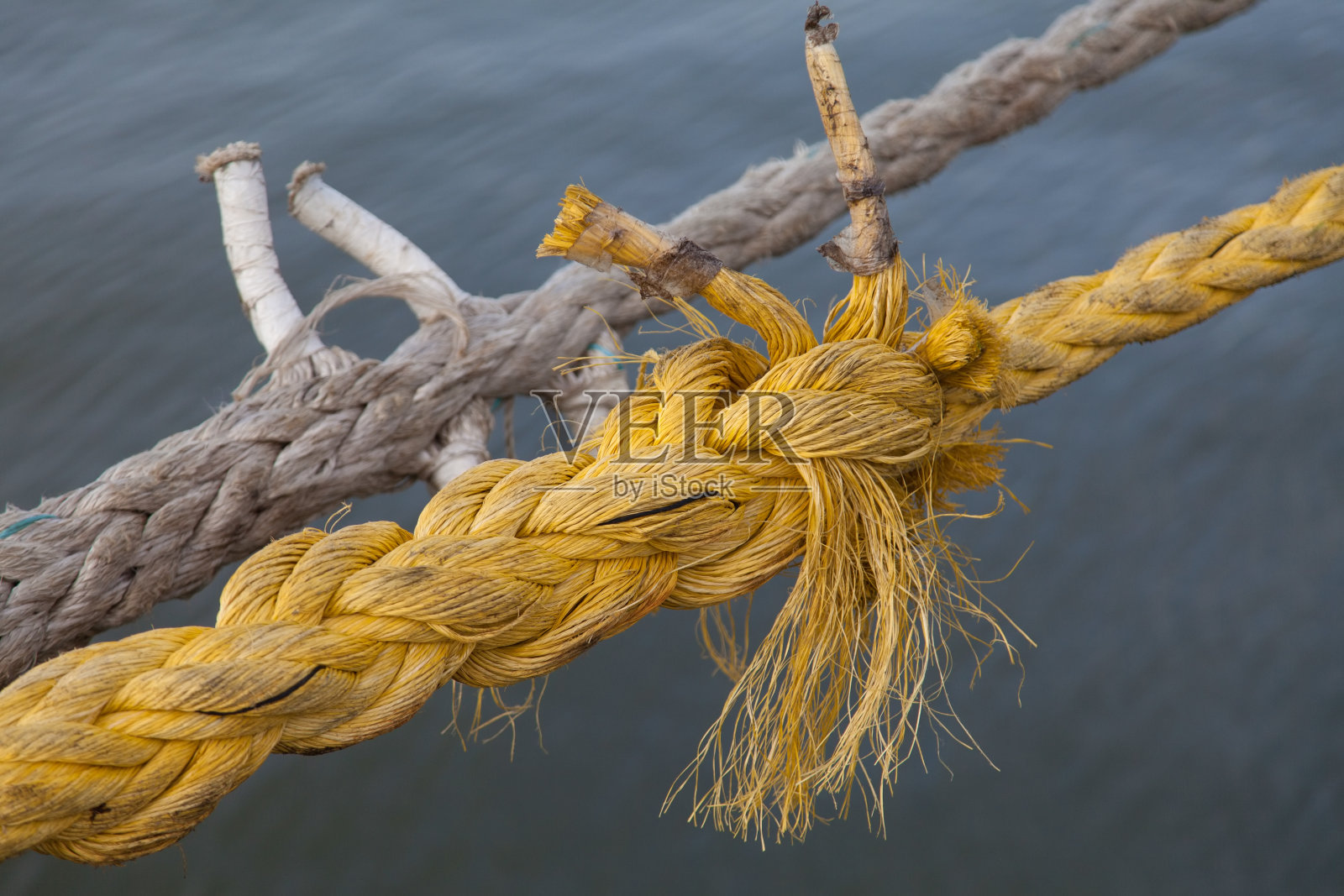 系泊绳磨损照片摄影图片