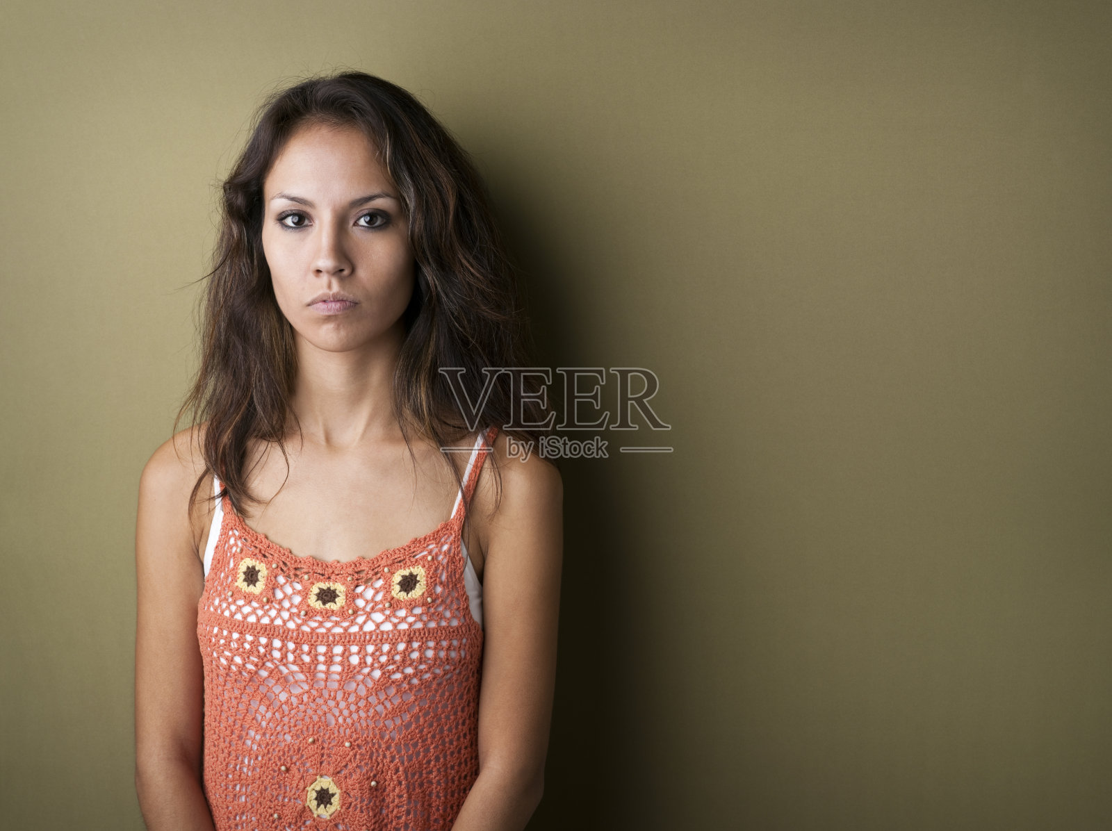 严肃的印第安女人照片摄影图片