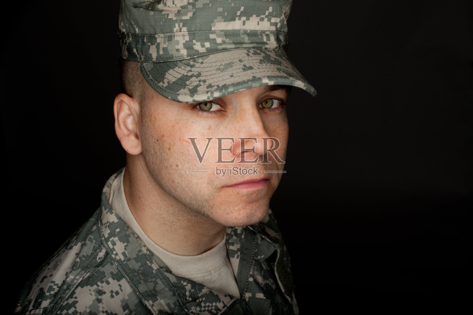 严重的士兵头像照片摄影图片