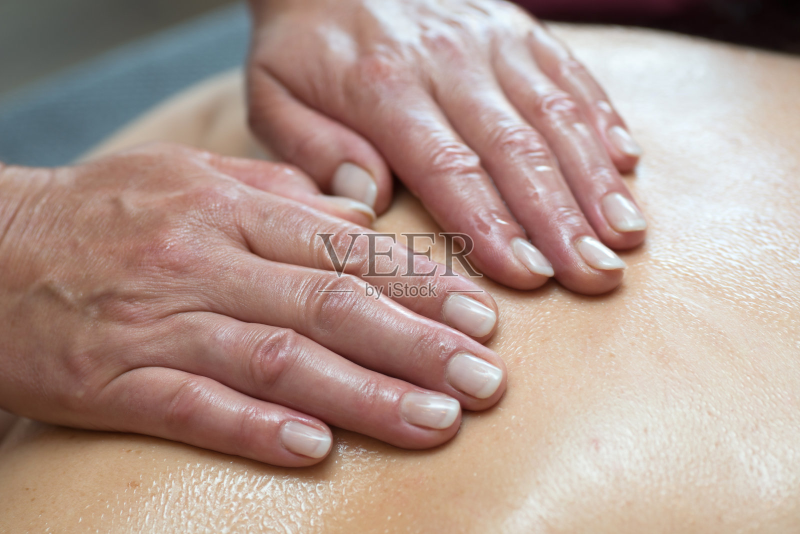 油按摩- Rückenmassage照片摄影图片