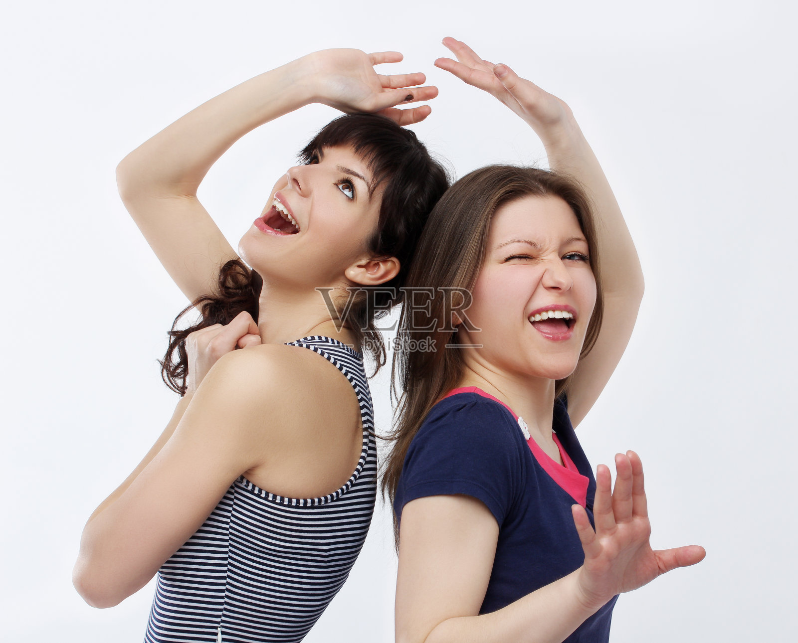 两个女性朋友唱歌跳舞照片摄影图片