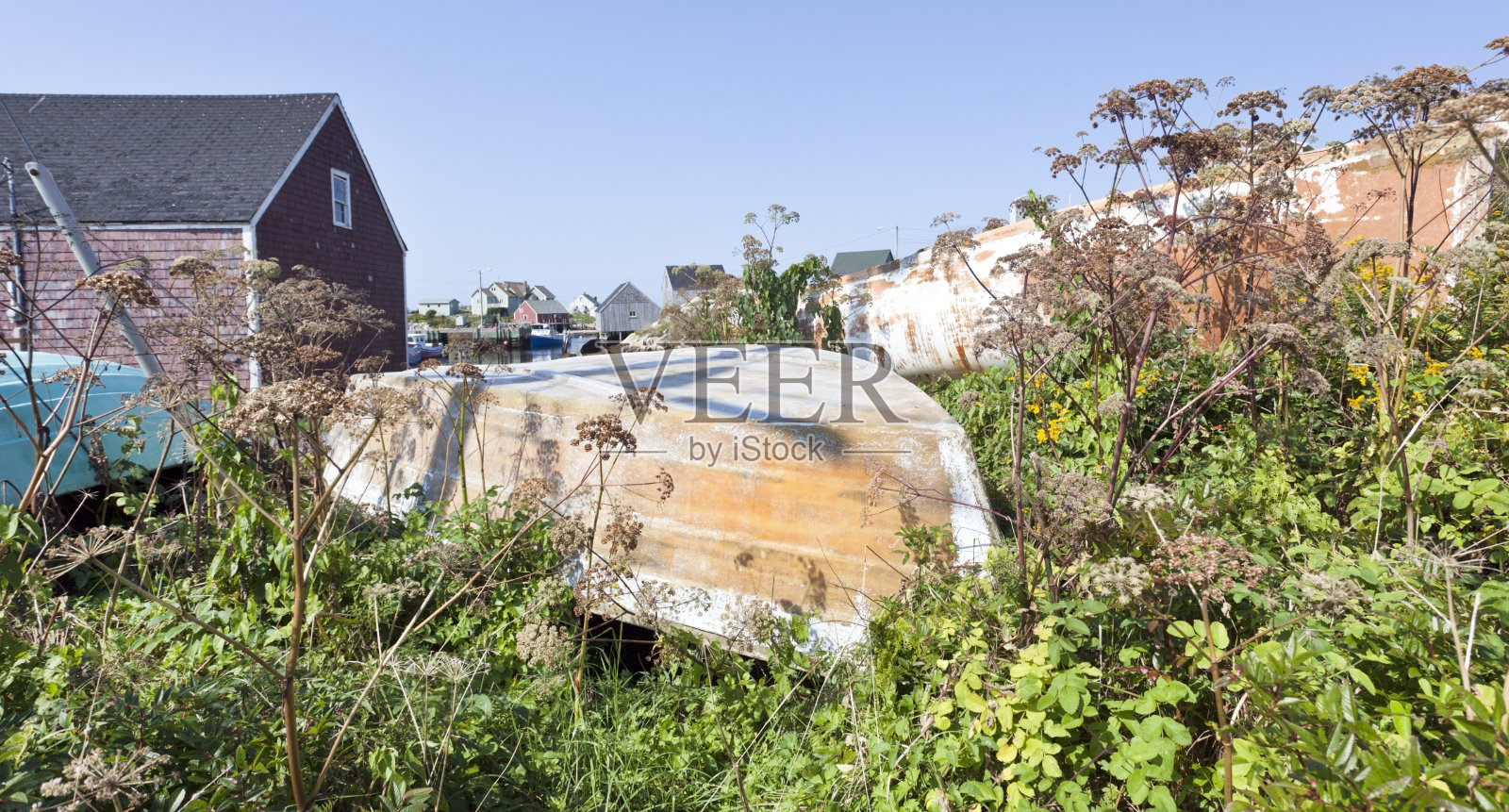 搁浅平底小渔船照片摄影图片