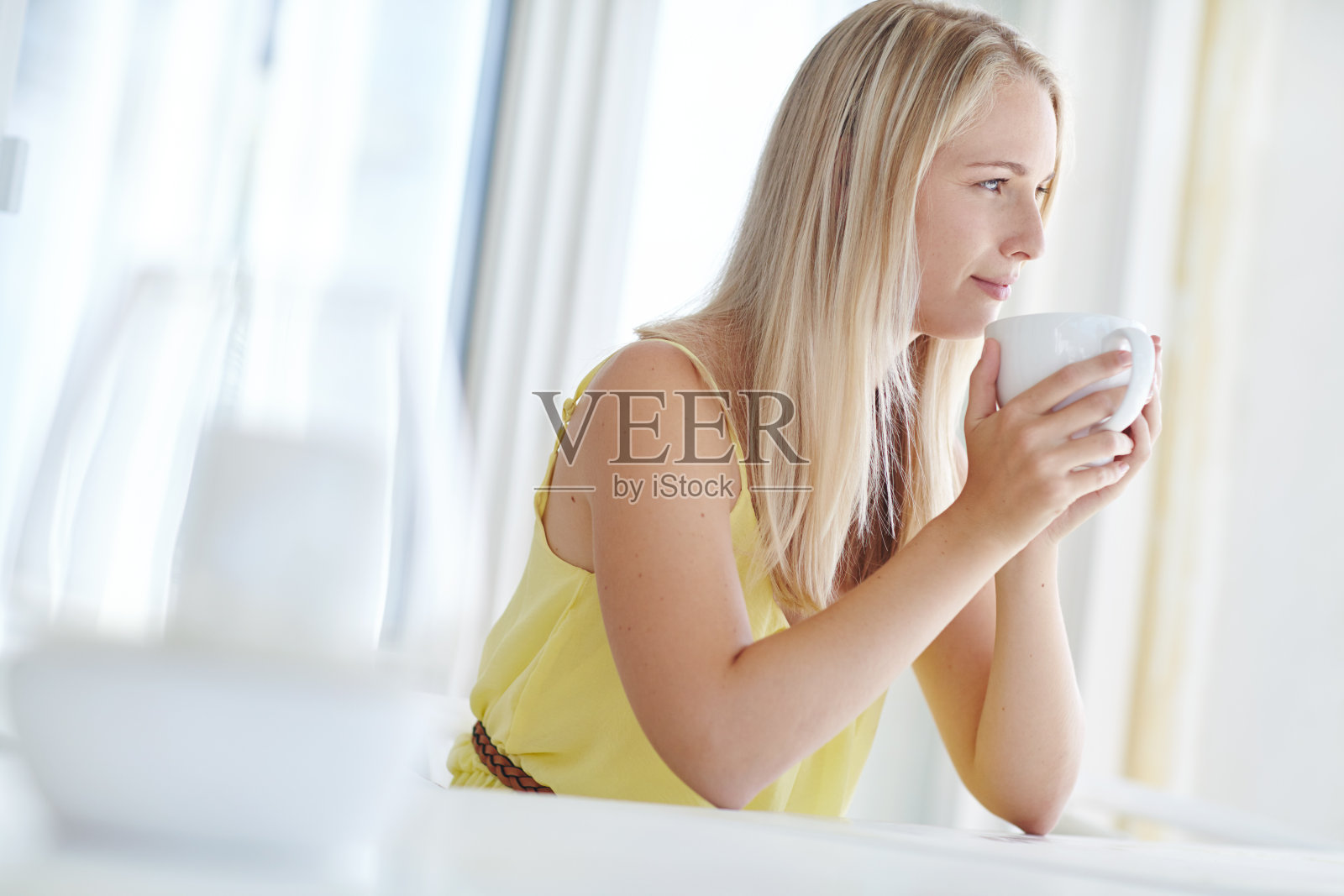 咖啡沉思照片摄影图片