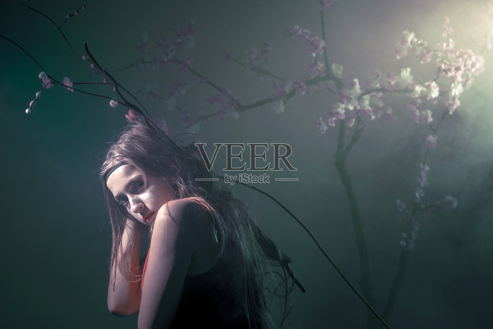 年轻的女巫照片摄影图片