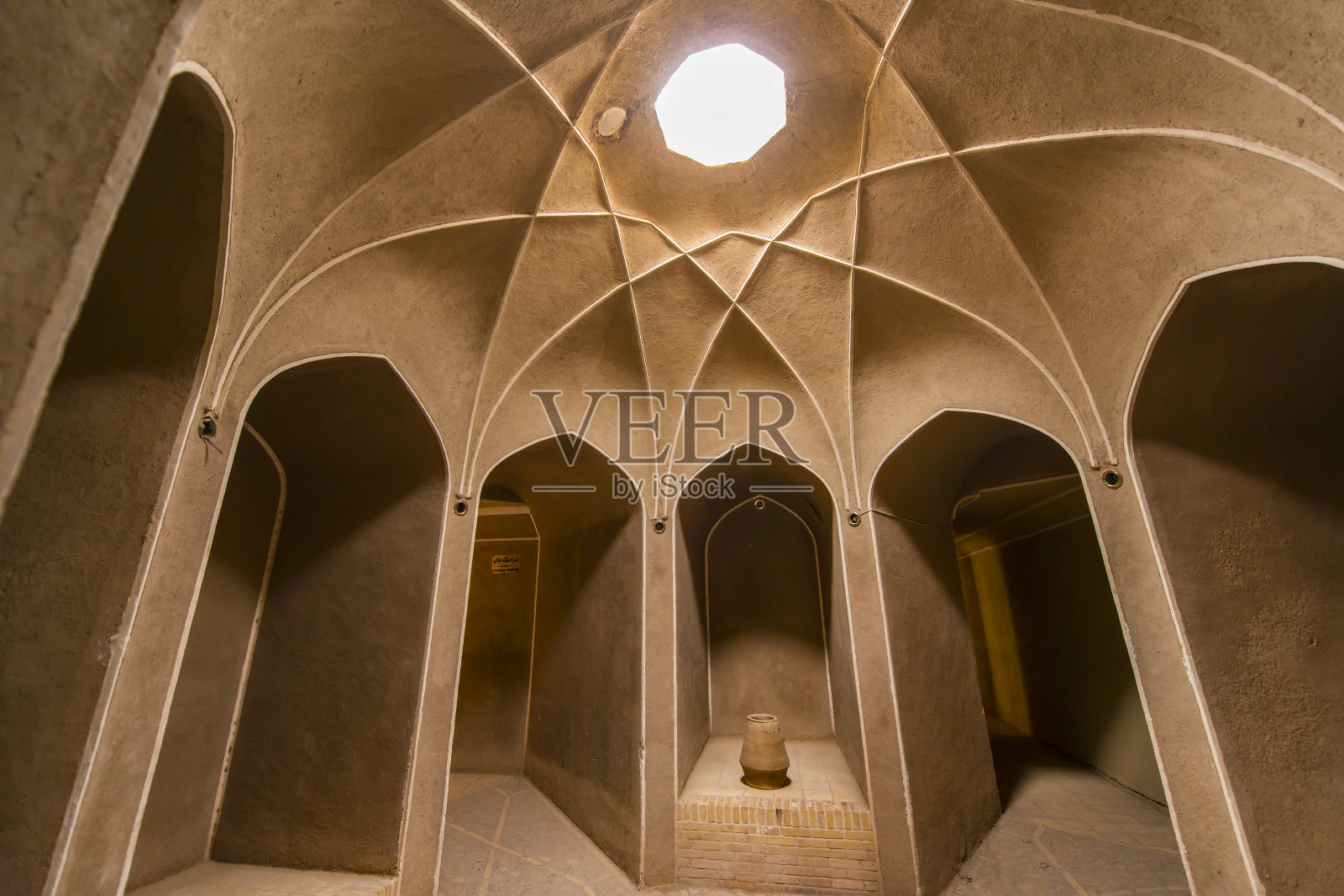 图为伊朗克尔曼省Rayen的土坯城堡照片摄影图片