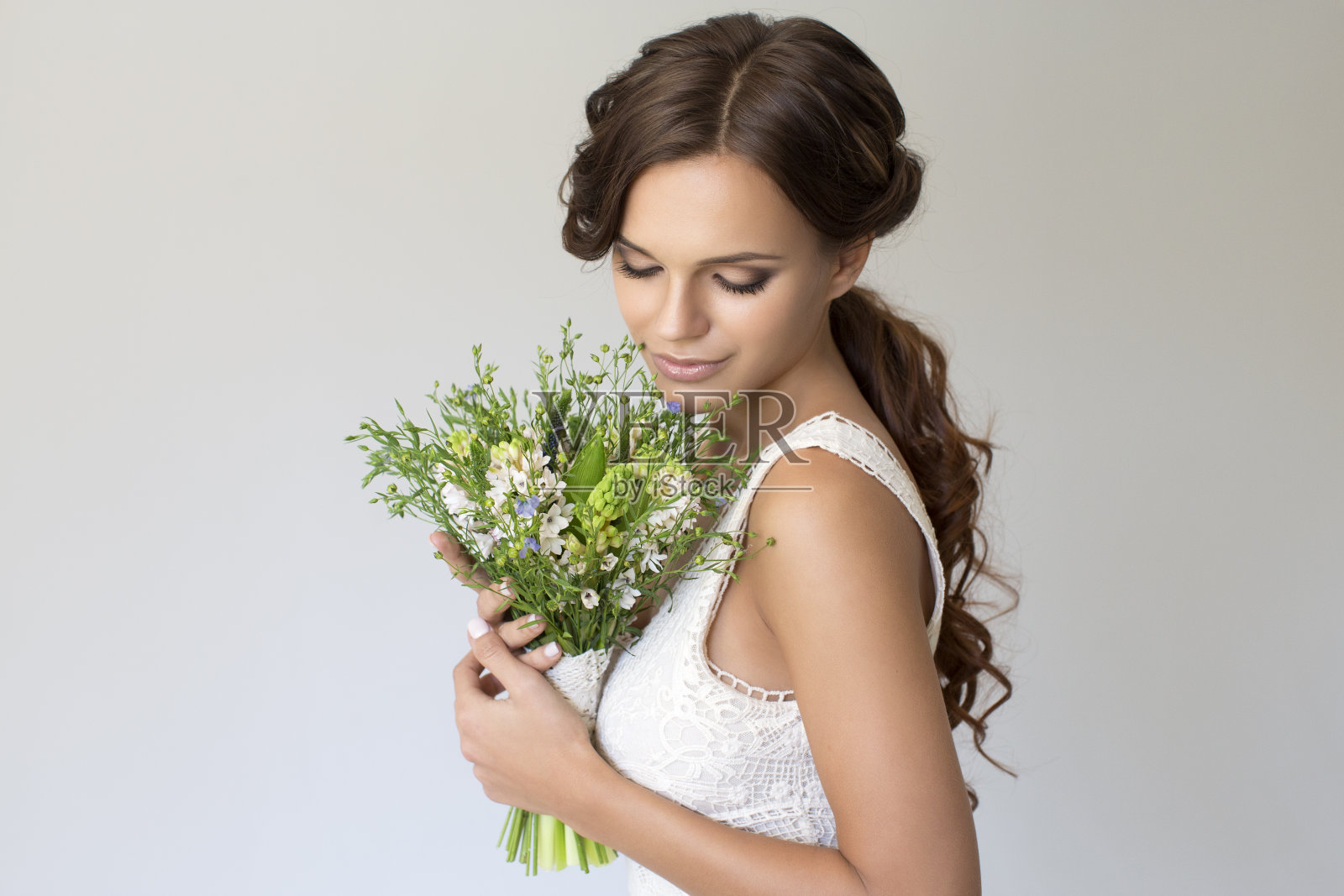 年轻美丽的新娘照片摄影图片