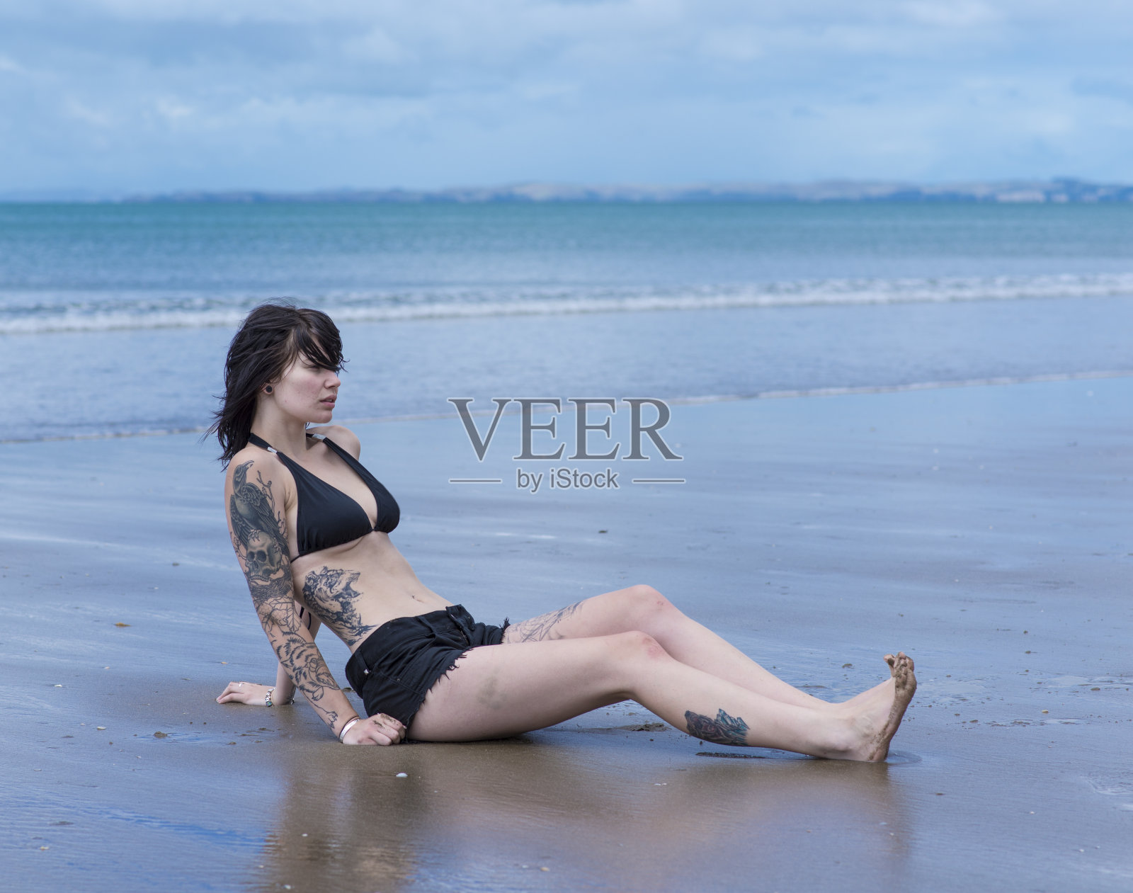 认真的看照片摄影图片