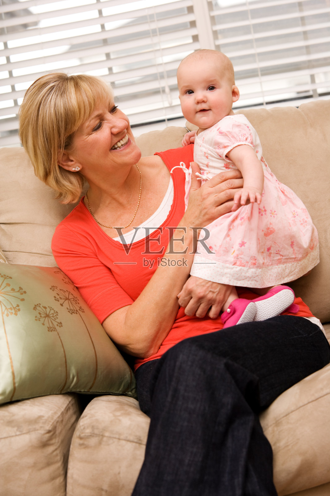 孩子和女人照片摄影图片