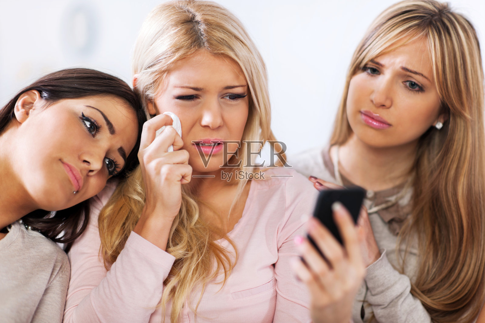 他通过手机和我分手了照片摄影图片