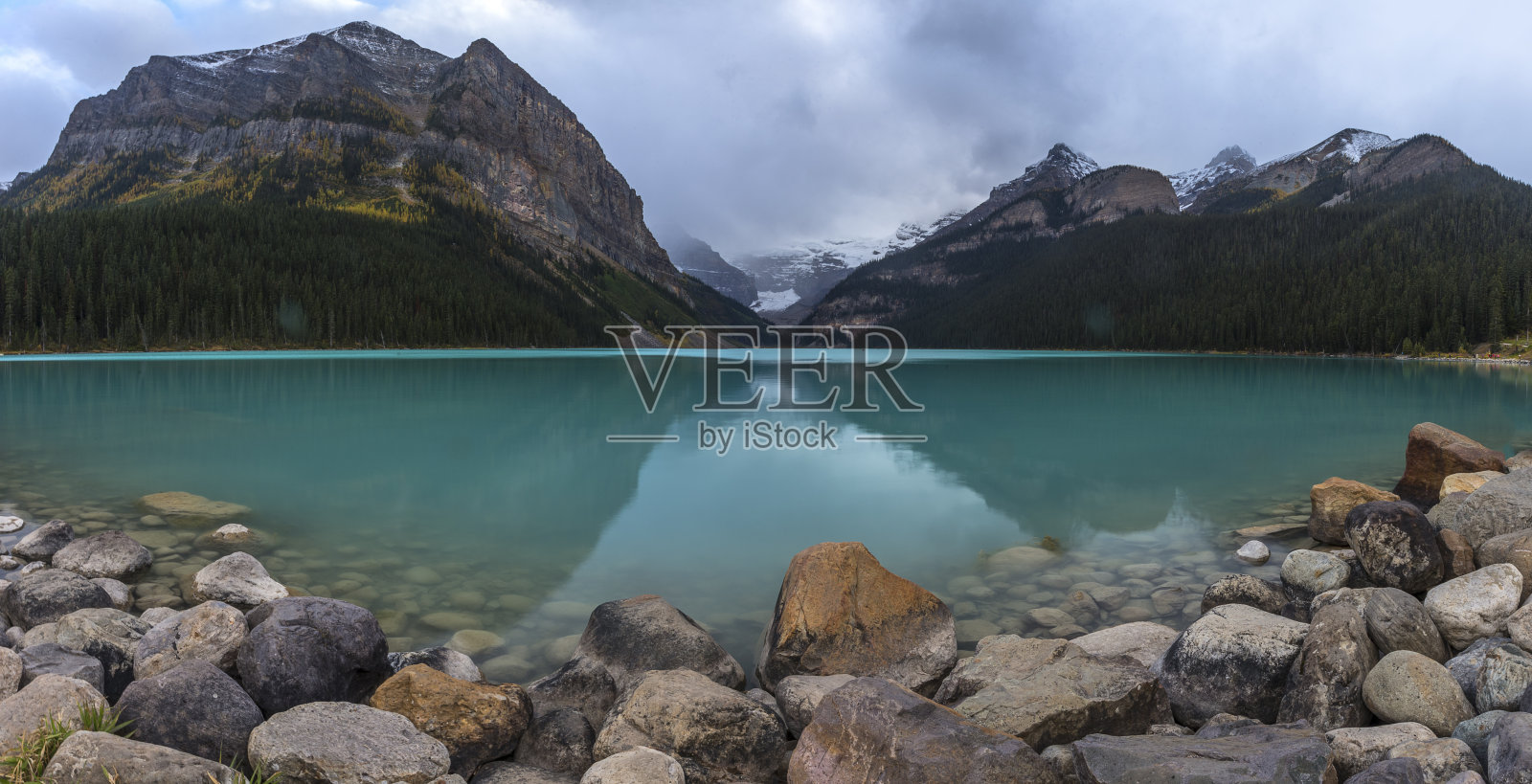 班夫国家公园的路易斯湖照片摄影图片